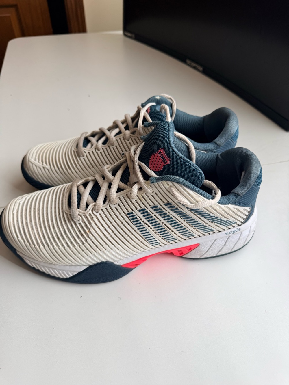 K-Swiss Hypercourt Express 2 Tennis Shoes Men’s 9.5 White Blue Pink - Picture 8 of 12
